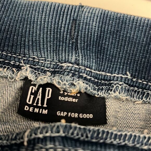 Toddler Gap Bundle of 3 t-shirts and 1 denim shorts - Picture 12 of 13